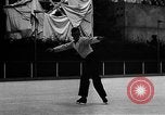 Immagine di Olympic Pattinaggio di Figura Team New York City USA, 1947, secondo 40 filmato di repertorio 65675069644