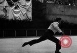 Immagine di Olympic Pattinaggio di Figura Team New York City USA, 1947, secondo 41 filmato di repertorio 65675069644