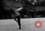 Immagine di Olympic Pattinaggio di Figura Team New York City USA, 1947, secondo 45 filmato di repertorio 65675069644