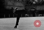 Immagine di Olympic Pattinaggio di Figura Team New York City USA, 1947, secondo 46 filmato di repertorio 65675069644