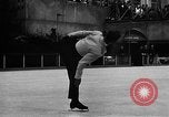 Immagine di Olympic Pattinaggio di Figura Team New York City USA, 1947, secondo 47 filmato di repertorio 65675069644