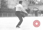 Immagine di Olympic Pattinaggio di Figura Team New York City USA, 1947, secondo 50 filmato di repertorio 65675069644