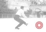 Immagine di Olympic Pattinaggio di Figura Team New York City USA, 1947, secondo 51 filmato di repertorio 65675069644