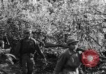 Immagine di I guerriglieri di etnia Karen Chaungtha Birmania, 1945, secondo 21 filmato di repertorio 65675069661