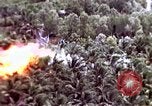 Standbild USA Air Strike Vietnam, 1968, aus Sekunde 8 historischem Filmmaterial Videoclip 65675069678