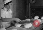 Standbild Vorbereitung der Ostereier Philadelphia Pennsylvania USA, 1932, aus Sekunde 28 historischem Filmmaterial Videoclip 65675069702