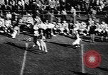 Standbild Fußballspiel Atlanta Georgia USA, 1956, aus Sekunde 31 historischem Filmmaterial Videoclip 65675069735