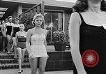 Standbild Mädchen Modell Los Angeles California USA, 1956, aus Sekunde 15 historischem Filmmaterial Videoclip 65675069738