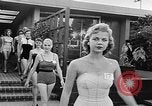 Standbild Mädchen Modell Los Angeles California USA, 1956, aus Sekunde 16 historischem Filmmaterial Videoclip 65675069738