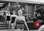 Standbild Mädchen Modell Los Angeles California USA, 1956, aus Sekunde 17 historischem Filmmaterial Videoclip 65675069738