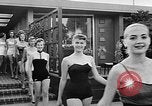 Standbild Mädchen Modell Los Angeles California USA, 1956, aus Sekunde 18 historischem Filmmaterial Videoclip 65675069738