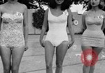 Standbild Mädchen Modell Los Angeles California USA, 1956, aus Sekunde 23 historischem Filmmaterial Videoclip 65675069738