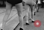 Standbild Mädchen Modell Los Angeles California USA, 1956, aus Sekunde 35 historischem Filmmaterial Videoclip 65675069738