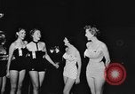 Standbild Mädchen Modell Los Angeles California USA, 1956, aus Sekunde 40 historischem Filmmaterial Videoclip 65675069738