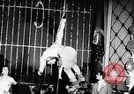 Immagine di Tonisko esegue acrobazie Spagna, 1956, secondo 4 filmato di repertorio 65675069748