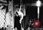 Immagine di Tonisko esegue acrobazie Spagna, 1956, secondo 11 filmato di repertorio 65675069748