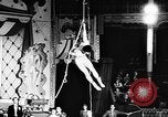 Immagine di Tonisko esegue acrobazie Spagna, 1956, secondo 14 filmato di repertorio 65675069748
