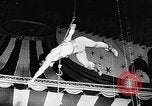 Immagine di Tonisko esegue acrobazie Spagna, 1956, secondo 24 filmato di repertorio 65675069748