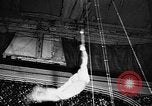Immagine di Tonisko esegue acrobazie Spagna, 1956, secondo 34 filmato di repertorio 65675069748