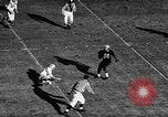 Immagine di American Football match Oregon United States USA, 1956, secondo 13 filmato di repertorio 65675069750