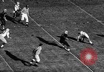 Immagine di American Football match Oregon United States USA, 1956, secondo 14 filmato di repertorio 65675069750