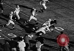 Immagine di American Football match Oregon United States USA, 1956, secondo 18 filmato di repertorio 65675069750