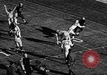 Immagine di American Football match Oregon United States USA, 1956, secondo 21 filmato di repertorio 65675069750