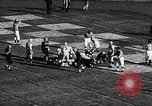 Immagine di American Football match Oregon United States USA, 1956, secondo 28 filmato di repertorio 65675069750