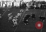 Immagine di American Football match Oregon United States USA, 1956, secondo 33 filmato di repertorio 65675069750