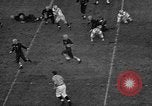 Immagine di American Football match Oregon United States USA, 1956, secondo 38 filmato di repertorio 65675069750