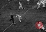 Immagine di American Football match Oregon United States USA, 1956, secondo 41 filmato di repertorio 65675069750