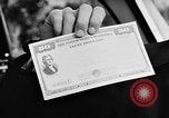 Immagine di Legame di risparmio United States USA, 1956, secondo 38 filmato di repertorio 65675069752