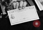Immagine di Legame di risparmio United States USA, 1956, secondo 39 filmato di repertorio 65675069752