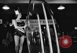Standbild Boat Show Seattle Washington USA, 1957, aus Sekunde 41 historischem Filmmaterial Videoclip 65675069759