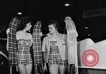 Standbild Boat Show Seattle Washington USA, 1957, aus Sekunde 45 historischem Filmmaterial Videoclip 65675069759