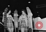 Standbild Boat Show Seattle Washington USA, 1957, aus Sekunde 46 historischem Filmmaterial Videoclip 65675069759