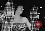 Standbild Boat Show Seattle Washington USA, 1957, aus Sekunde 49 historischem Filmmaterial Videoclip 65675069759
