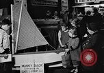 Standbild Boat Show Seattle Washington USA, 1957, aus Sekunde 52 historischem Filmmaterial Videoclip 65675069759
