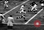 Standbild American Football Match New York United States USA, 1957, aus Sekunde 12 historischem Filmmaterial Videoclip 65675069761