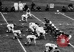 Standbild American Football Match New York United States USA, 1957, aus Sekunde 15 historischem Filmmaterial Videoclip 65675069761