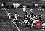 Standbild American Football Match New York United States USA, 1957, aus Sekunde 16 historischem Filmmaterial Videoclip 65675069761