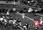 Standbild American Football Match New York United States USA, 1957, aus Sekunde 17 historischem Filmmaterial Videoclip 65675069761