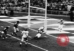 Standbild American Football Match New York United States USA, 1957, aus Sekunde 20 historischem Filmmaterial Videoclip 65675069761