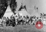 Image Native American Indian Conference sur la langue des signes Montana United States USA, 1931, de la seconde 24 séquences d'archives historiques vidéo 65675069788