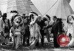 Image Native American Indian Conference sur la langue des signes Montana United States USA, 1931, de la seconde 39 séquences d'archives historiques vidéo 65675069788