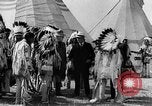 Image Native American Indian Conference sur la langue des signes Montana United States USA, 1931, de la seconde 40 séquences d'archives historiques vidéo 65675069788