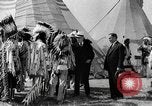 Image Native American Indian Conference sur la langue des signes Montana United States USA, 1931, de la seconde 41 séquences d'archives historiques vidéo 65675069788