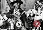 Image Indian sign language Montana United States USA, 1931, de la seconde 22 séquences d'archives historiques vidéo 65675069789