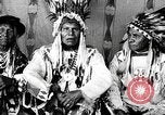 Image Indian sign language Montana United States USA, 1931, de la seconde 58 séquences d'archives historiques vidéo 65675069789