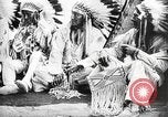 Immagine di Indian la lingua dei segni Montana United States USA, 1931, secondo 5 filmato di repertorio 65675069794
